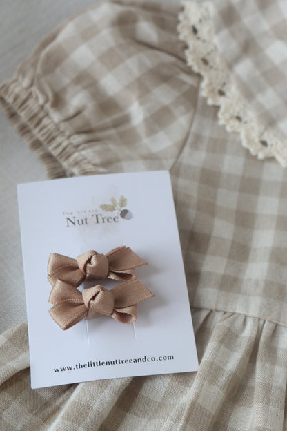 PETITE SILK RIBBON BOW SET | TAUPE