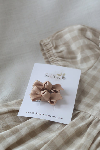 PETITE SILK RIBBON BOW SET | TAUPE