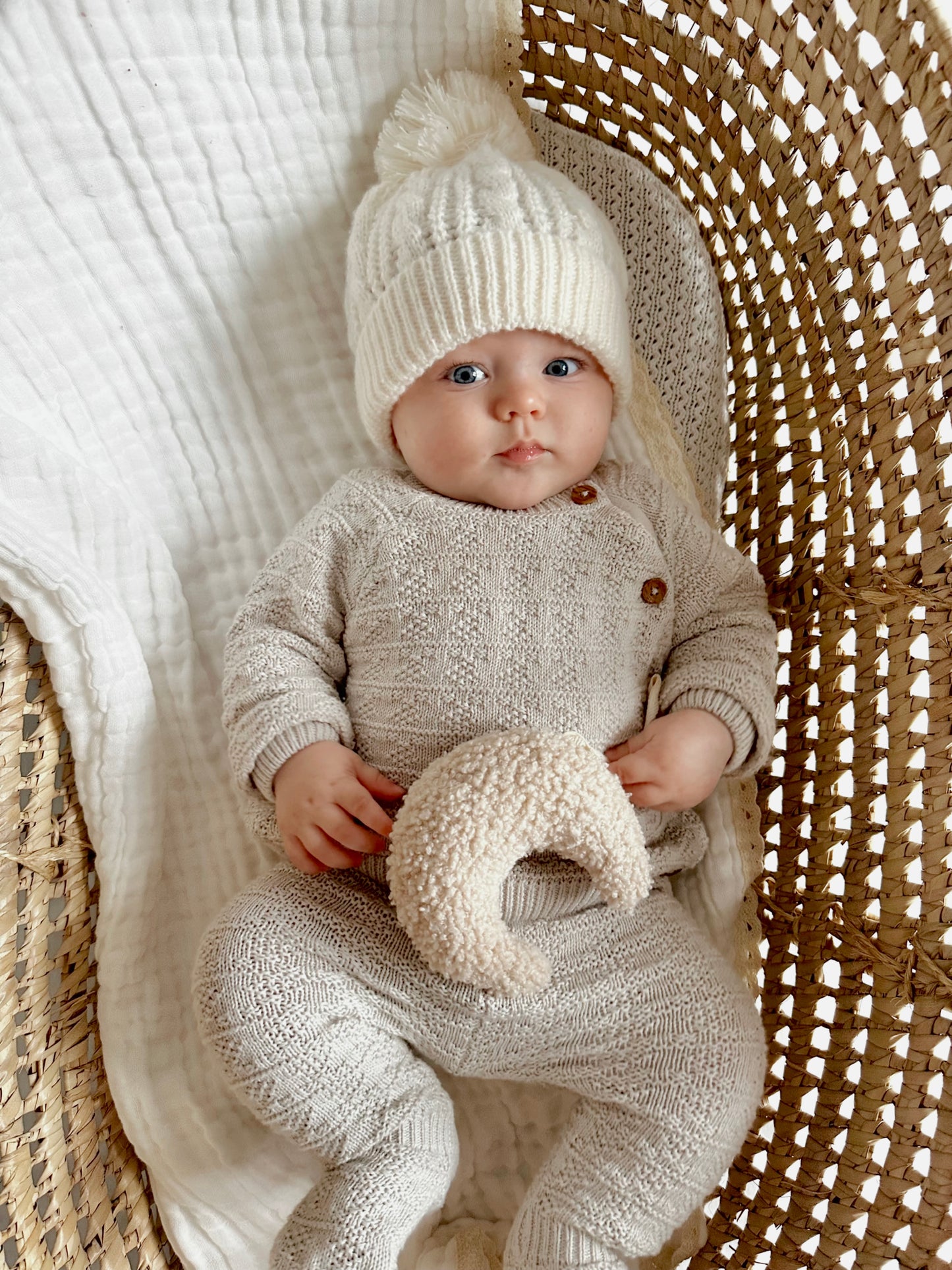 CREAM CABLE KNITTED SOFT POM HAT