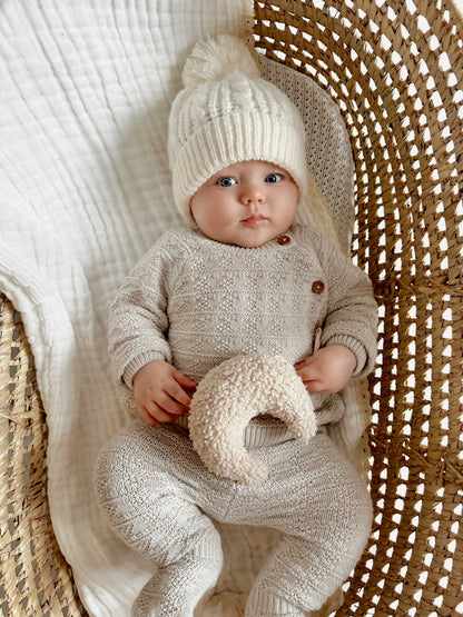 CREAM CABLE KNITTED SOFT POM HAT