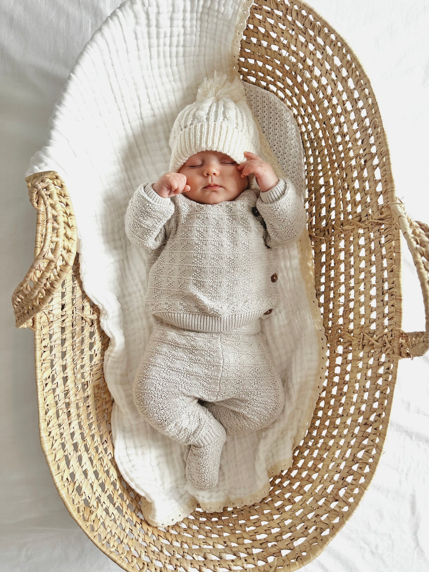 CREAM CABLE KNITTED SOFT POM HAT