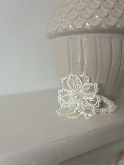 Dainty Flower Snap Clip - Large image 1